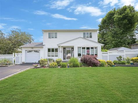 This home was built in 1962 and last sold on 2023-12-20 for 535,000. . Zillow ronkonkoma